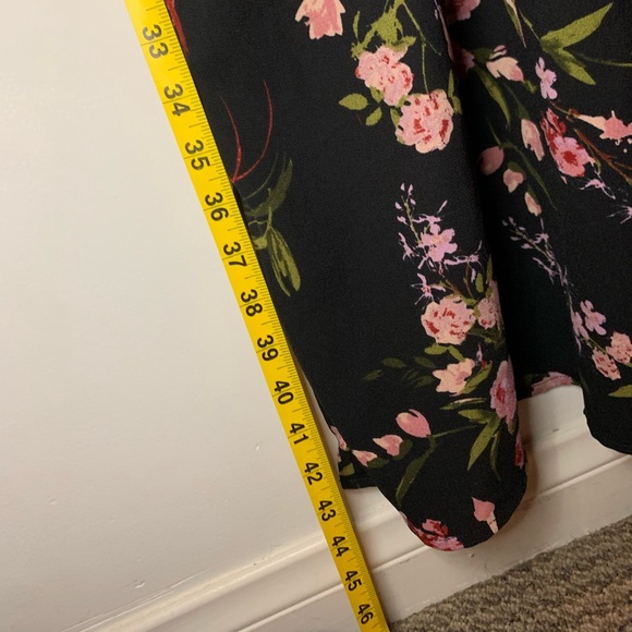 Floral Flowy Romper - Picture 3 of 4